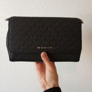 New Michael Kors monogram jet set crossbody detachable clutch purse